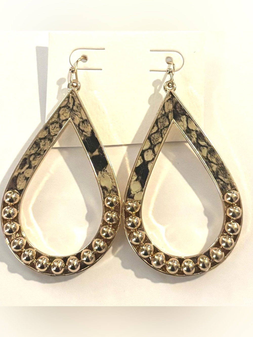 Fashion Jewelry Gold Teardrop Earrings with Black and Cream Pattern